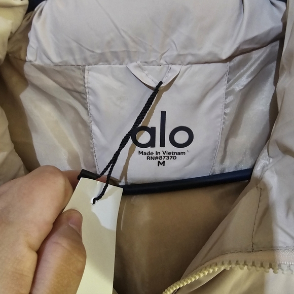ALO Yoga Cream Puffer Vest - Picture 2 of 5